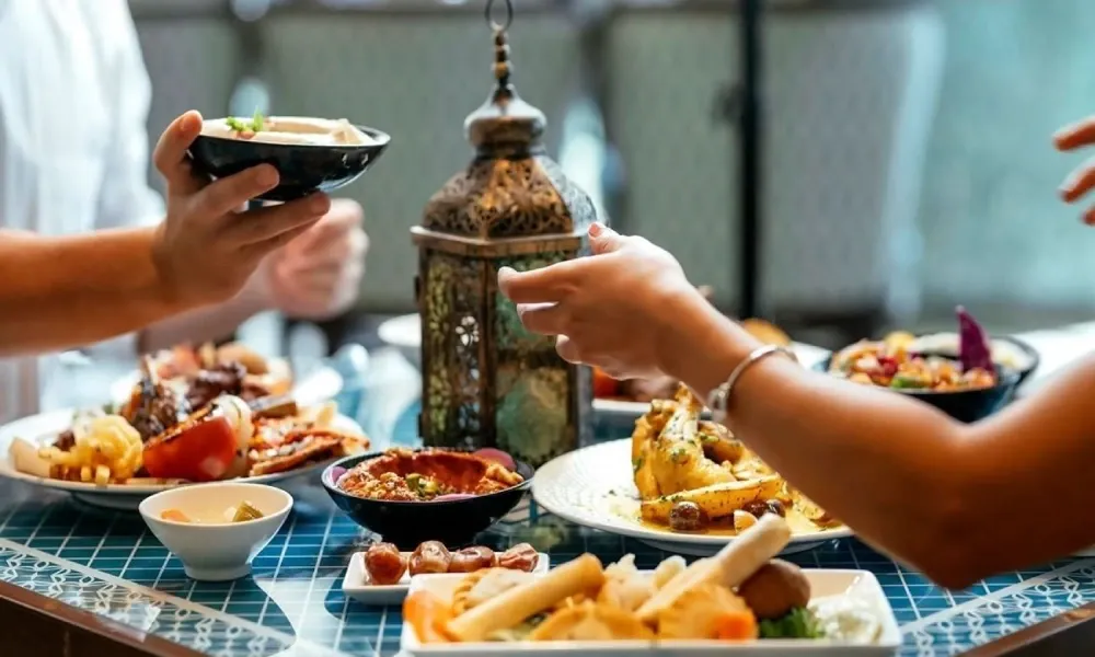 أقل بلدان يصوم سكانها ساعات في رمضان 2025